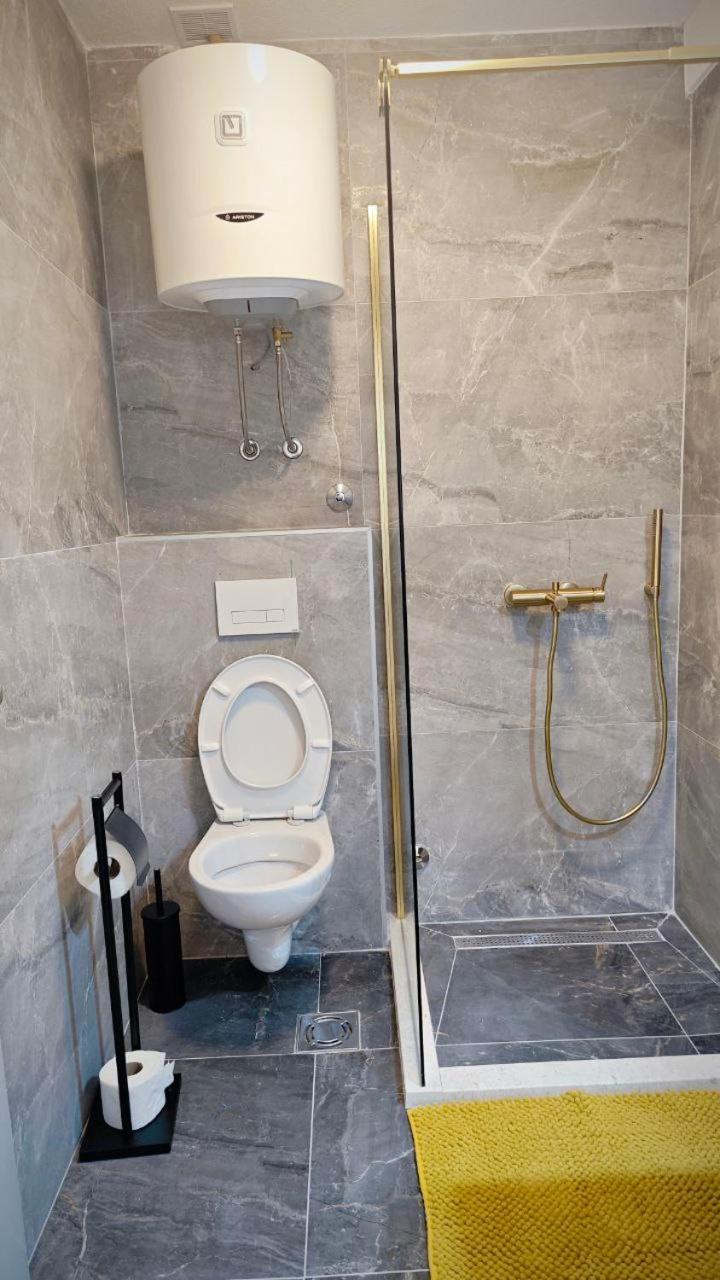 Apartmani Radovic Bijela Exteriör bild